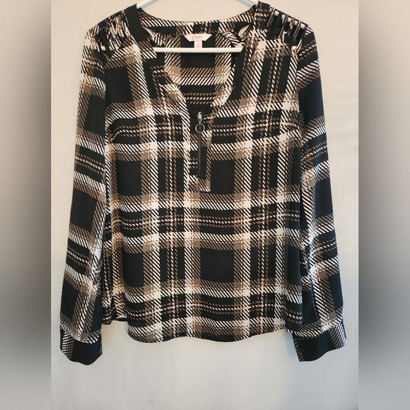 Candie's Tops - EUC Candies Womens Print Blouse with Cut Out Shoulder Design.  UNIQUE.  SIZE M